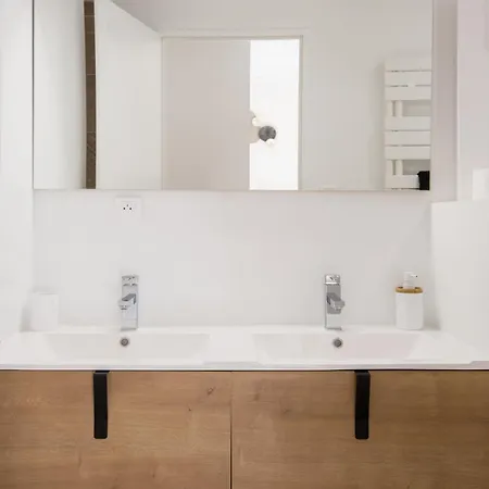 T2 Moderne Totalement Renove, Hypercentre Rochefort, Arrivee Autonome * Rochefort (Charente-Maritime)