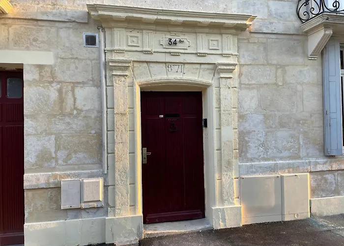 T2 Moderne Totalement Renove, Hypercentre Rochefort, Arrivee Autonome Apartment