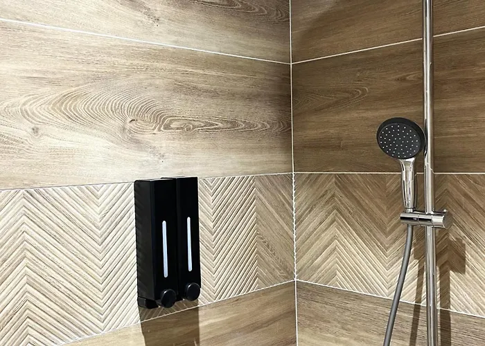 T2 Moderne Totalement Renove, Hypercentre Rochefort, Arrivee Autonome Apartment *