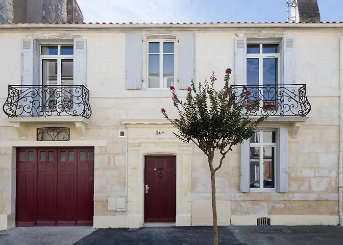 T2 Moderne Totalement Renove, Hypercentre Rochefort, Arrivee Autonome