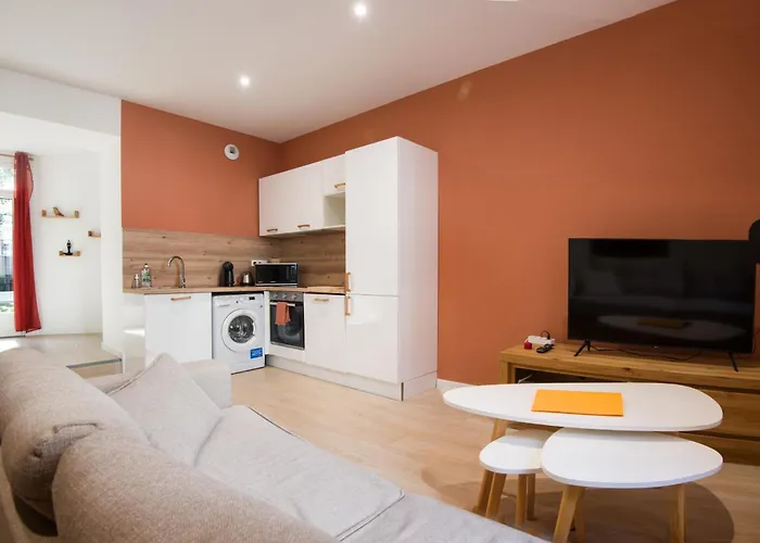 T2 Moderne Totalement Renove, Hypercentre Rochefort, Arrivee Autonome